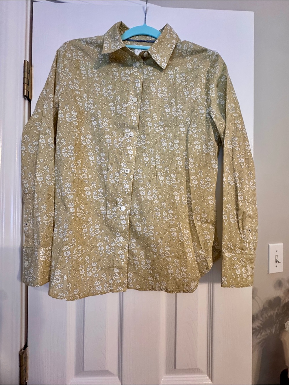 Women’s Long-Sleeve Floral Button-Up Shirt - Light Olive